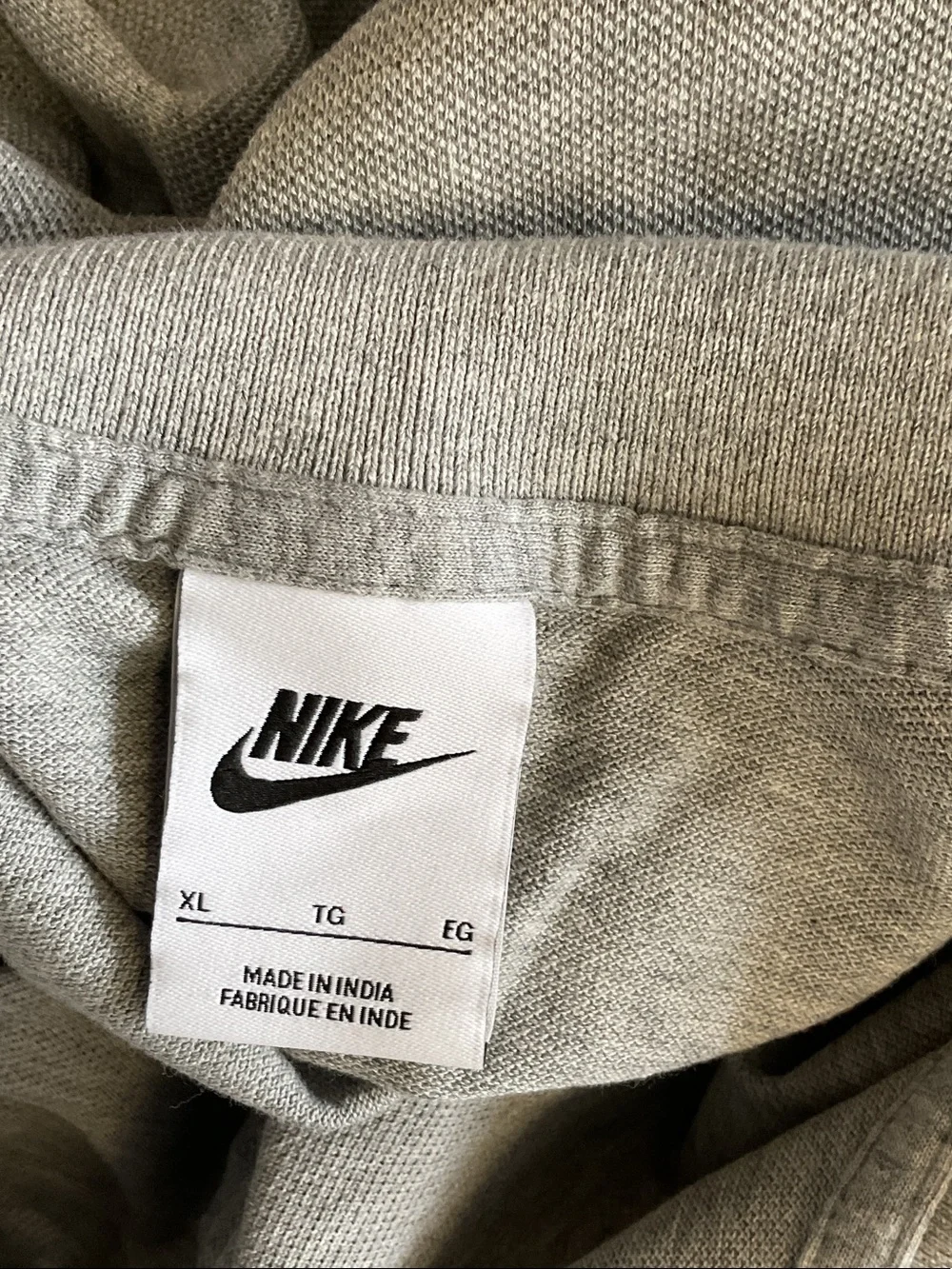 Nike Men’s Heather Gray Polo with White Logo XL          136B